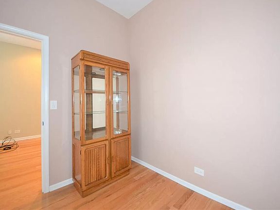 5th image of 2922 S Parnell Ave #2-3