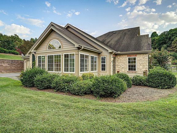 5th image of 1701 Skyland Falls Ct #1701