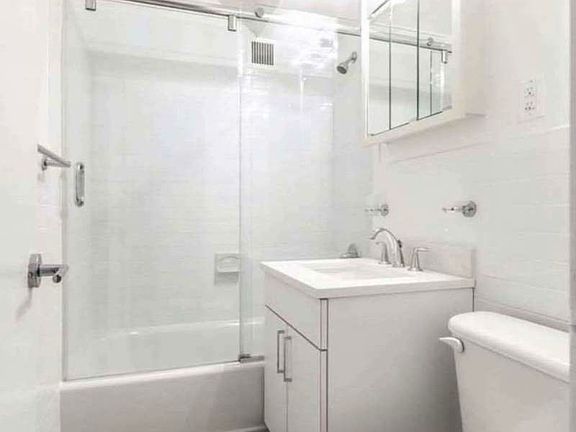 3rd image of 160 E 55th St #1H