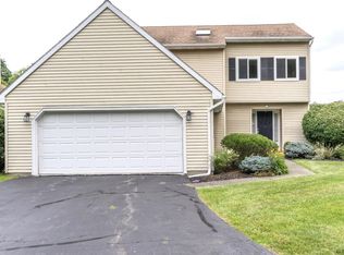 30 Loudonwood Dr, Albany, NY 12211