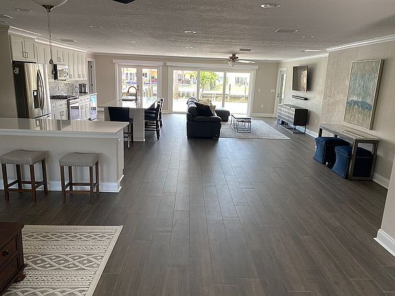 4th image of 3938 Fontainebleau Dr