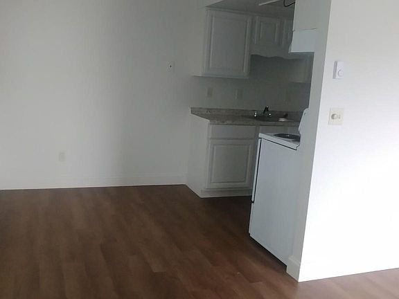 2nd image of 800 Point Brown Ave NE #4