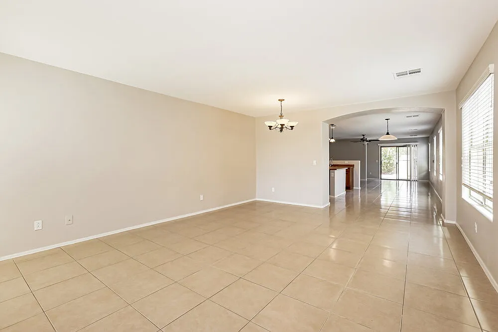 4 bed, 2.0 bath, 1930 sqft, $1,970 — Photo 3