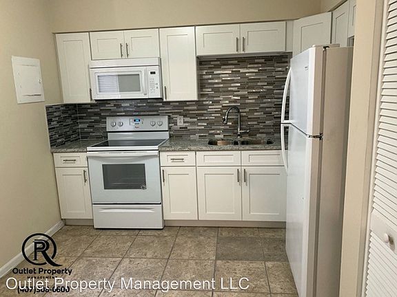 3rd image of 5885 Dahlia Dr #25