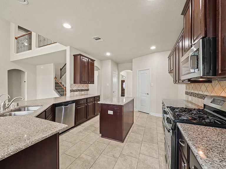 19119 Arcadia Cove Ct — Photo 10