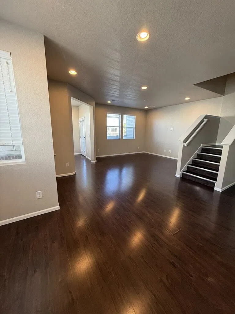 4 bed, 2.5 bath, 1859 sqft, $3,050 — Photo 4