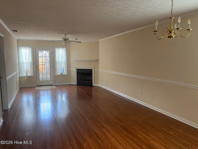 817 Fripp Ct — Photo 2