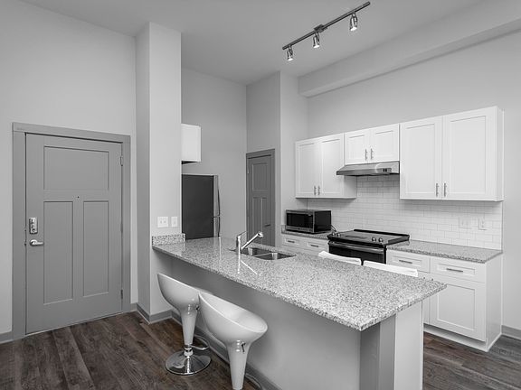 3rd image of 782 Riverfront Pkwy Unit 123