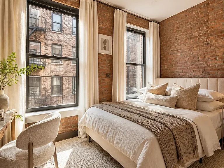 244 W 22nd St #2E — Photo 4