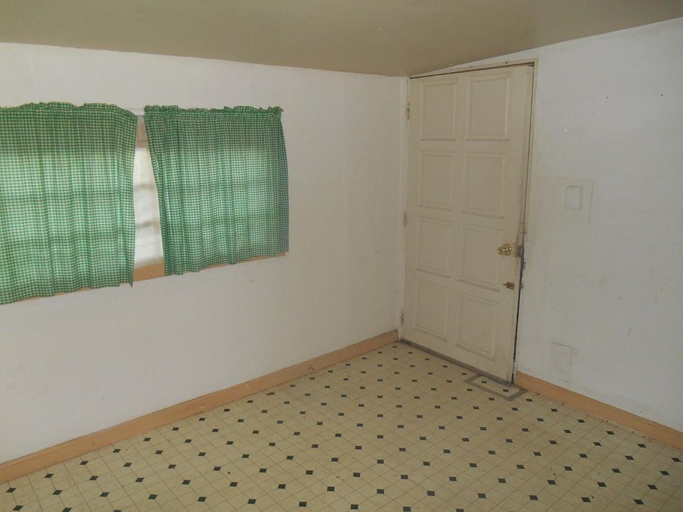 2nd image of 1784 Waters Ave