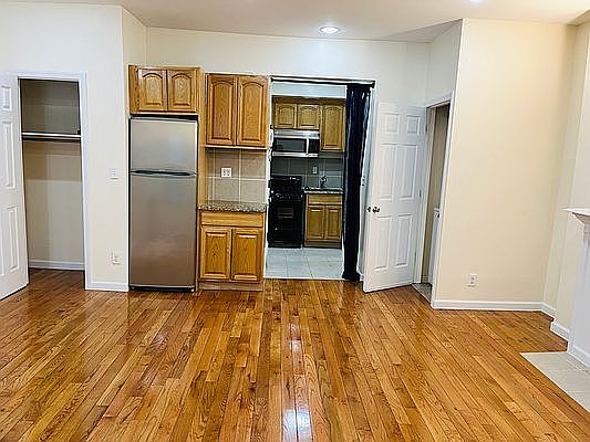 3rd image of 73 W 47th St Unit 4