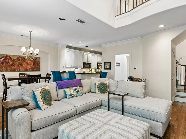 4147 Towne Green Cir — Photo 8