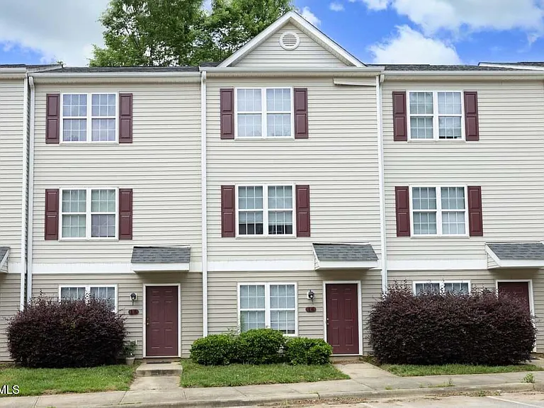 18 Red Ln — Photo 1