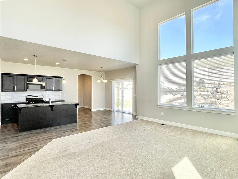 446 N Hillview Dr — Photo 9
