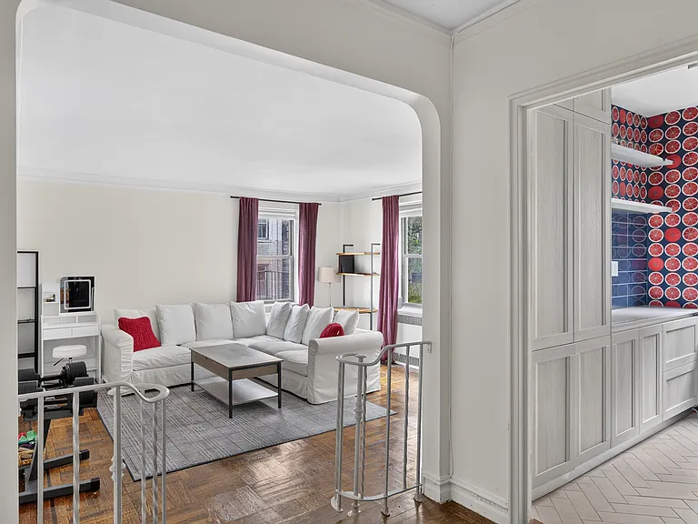 303 E 37th St #5-B — Photo 3