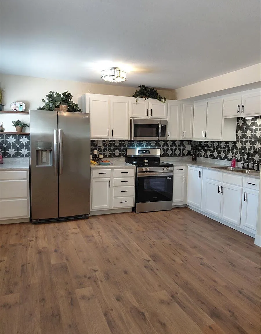 2 bed, 1.0 bath, 1255 sqft, $2,195 — Photo 3