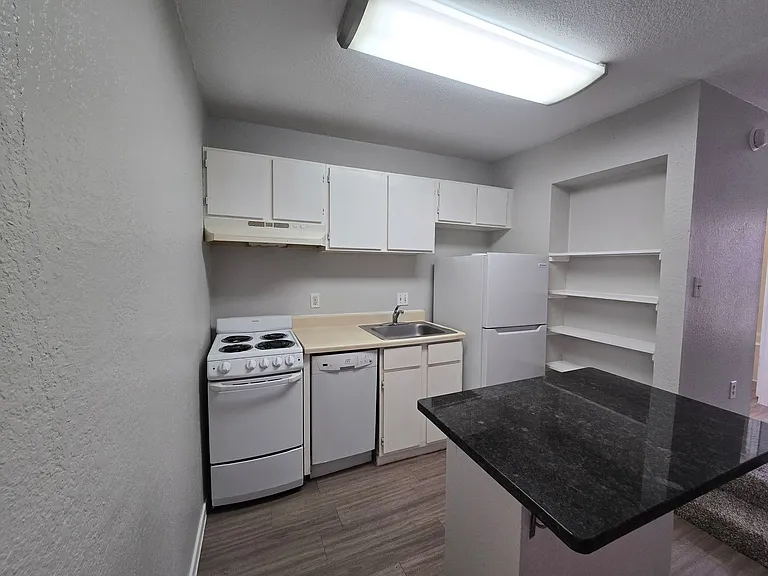 513 S Park Dr — Photo 8