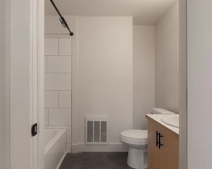129-131 W Elder St — Photo 10