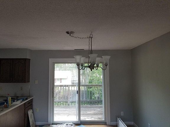 3rd image of 1947 Windsor Ave