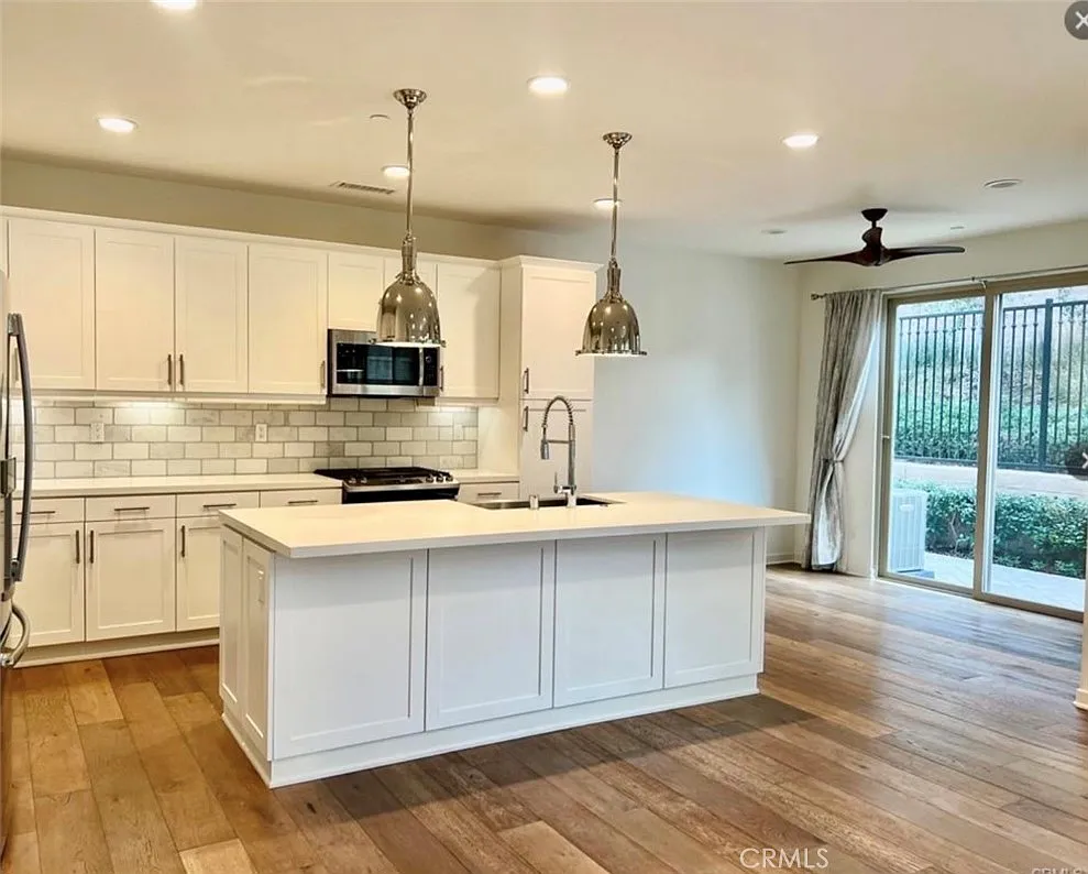 3 bed, 2.5 bath, 1899 sqft, $5,500 — Photo 4