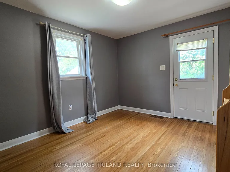 224 Highbury Ave N — Photo 8