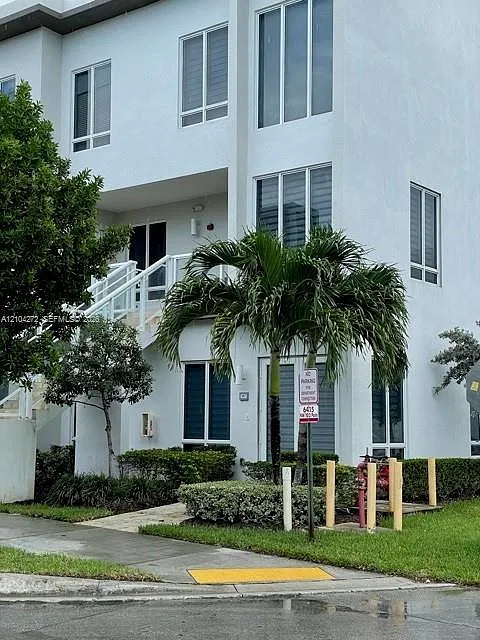 Landmark At Doral Condo 2 — Photo 2