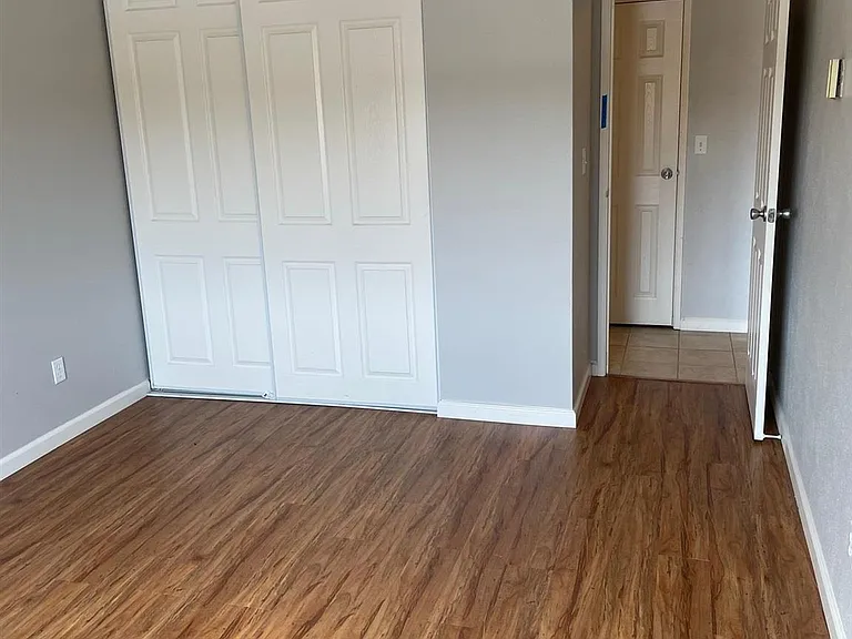 1645 Emerald St #1L — Photo 59