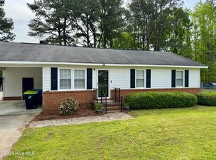 508 N Lynnhaven Dr, Elm City, NC 27822