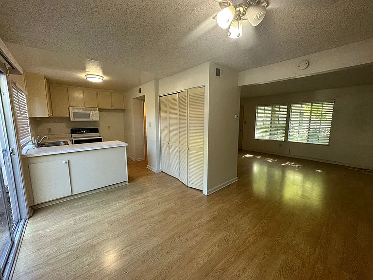 8879 Salmon Falls Dr #C — Photo 9