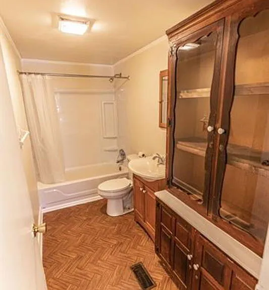 885 S Stephens St — Photo 16