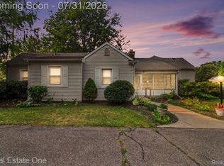 9116 Hix Rd, Livonia, MI 48150