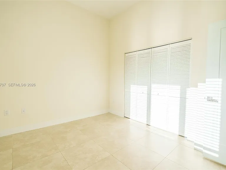 1091 Galiano St #102 — Photo 17