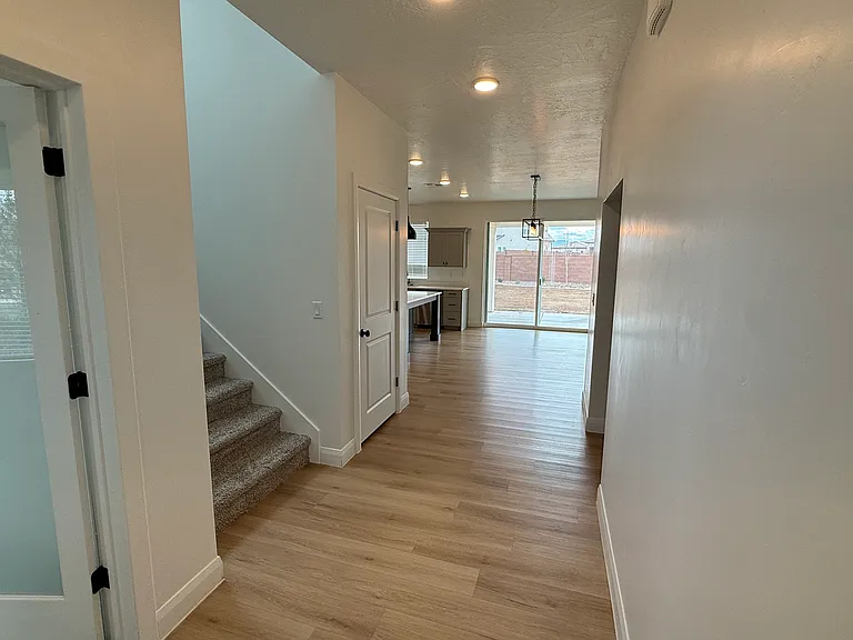 1186 Marlowe Way — Photo 3