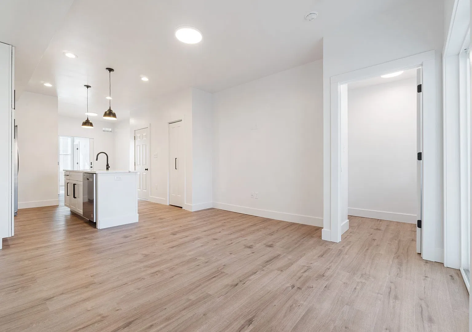 506 Foreland Street — Photo 4