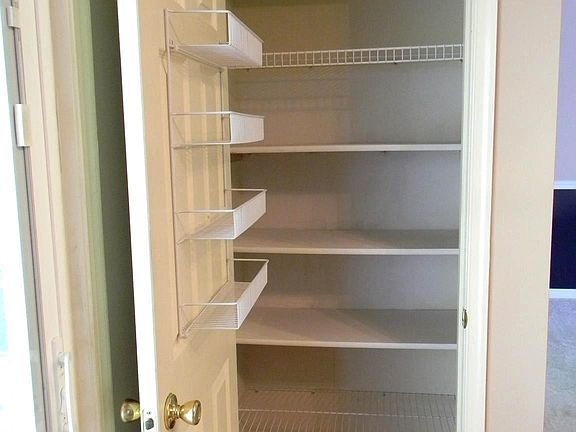 5th image of 810 Anna Ln