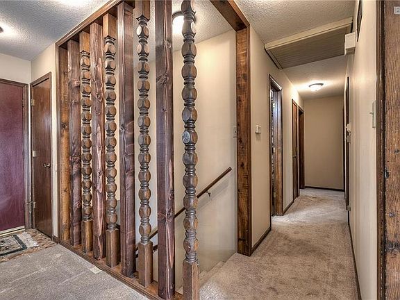 The entry/hallway to the bedrooms.