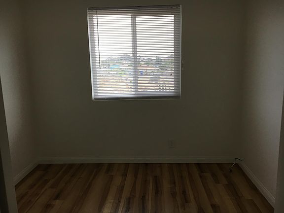 5th image of 2265 Dunlop St