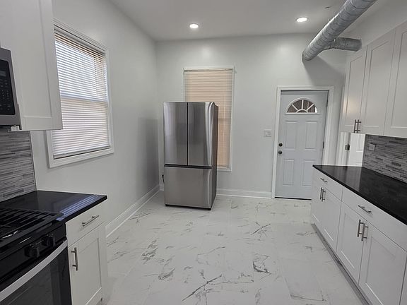 5th image of 1732 N Sawyer Ave #2