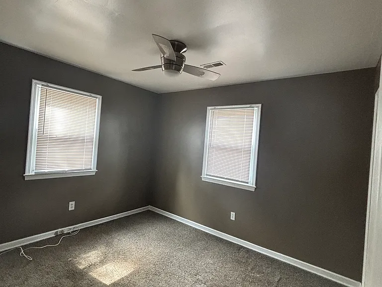 202 Nina Ct — Photo 3