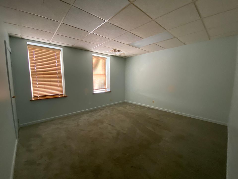 1st image of 220 E Market St #B