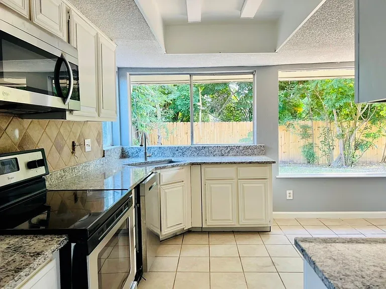 7627 Candlegreen Ln — Photo 25