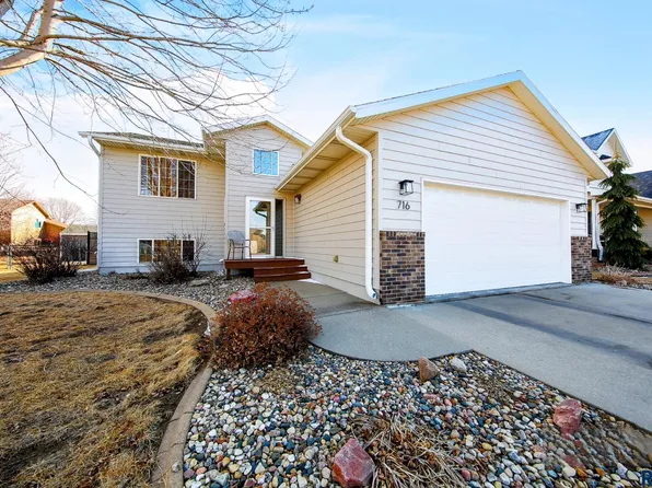 716 S 6th Ave, Brandon, SD 57005
