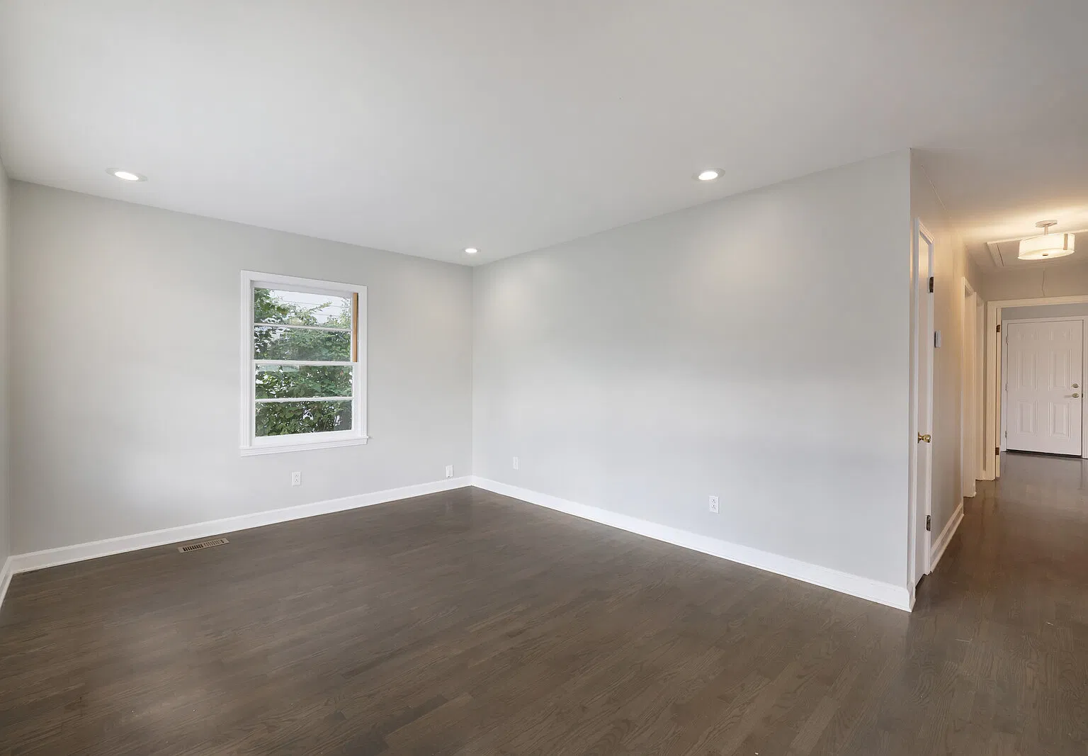 3 bed, 1310 sqft, $2,900 — Photo 4