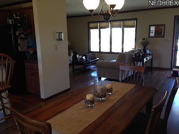 3rd image of 320 Bryan Cir NE