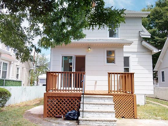 3rd image of 172 Burbank Ave