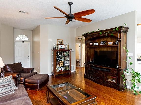 5th image of 3044 Marigold Dr