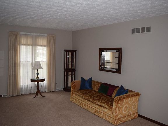 4th image of 5562 Sir Lancelot Ln