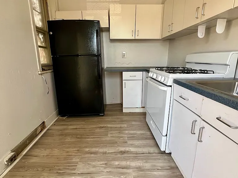 1500 N Frazier St — Photo 6