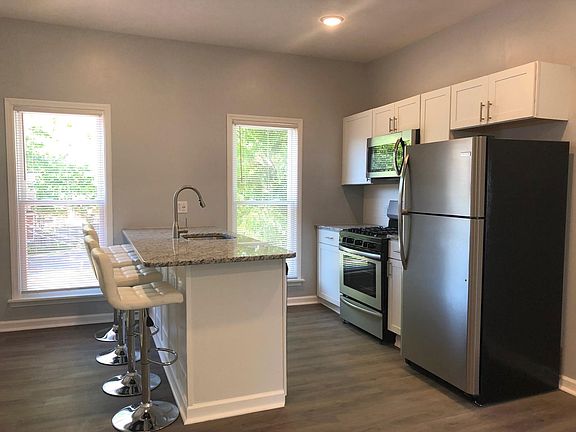 3rd image of 412 Hawley Ave APT 2