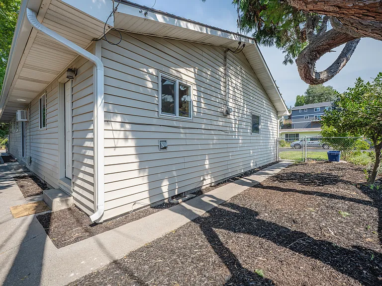 2503 Wright St — Photo 38